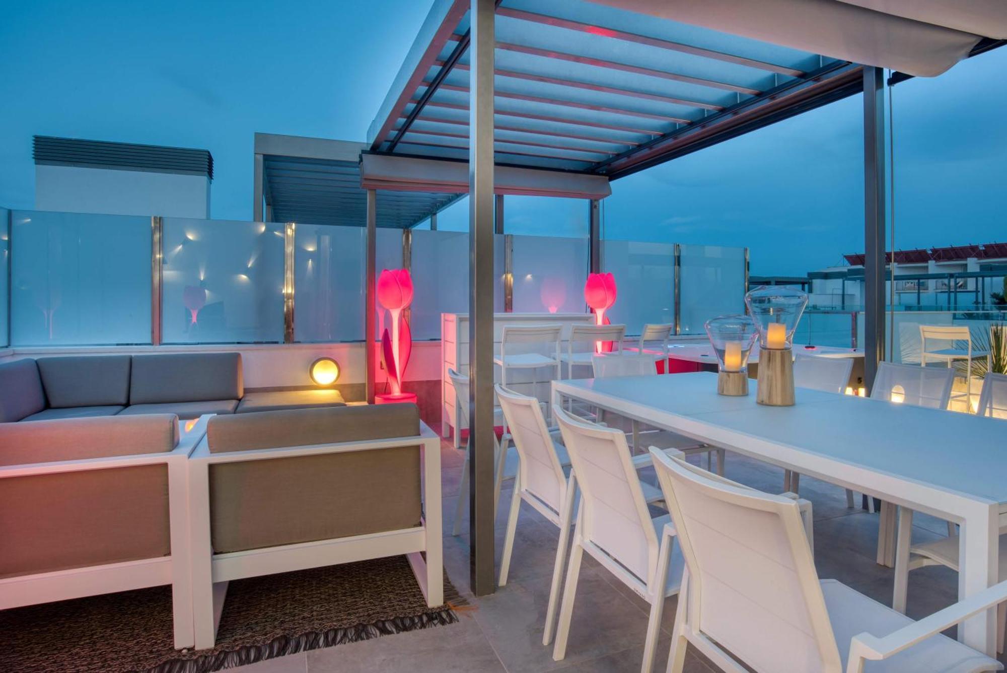 Апартаменты Penthouse On The First Line Платья-де-Аро Экстерьер фото