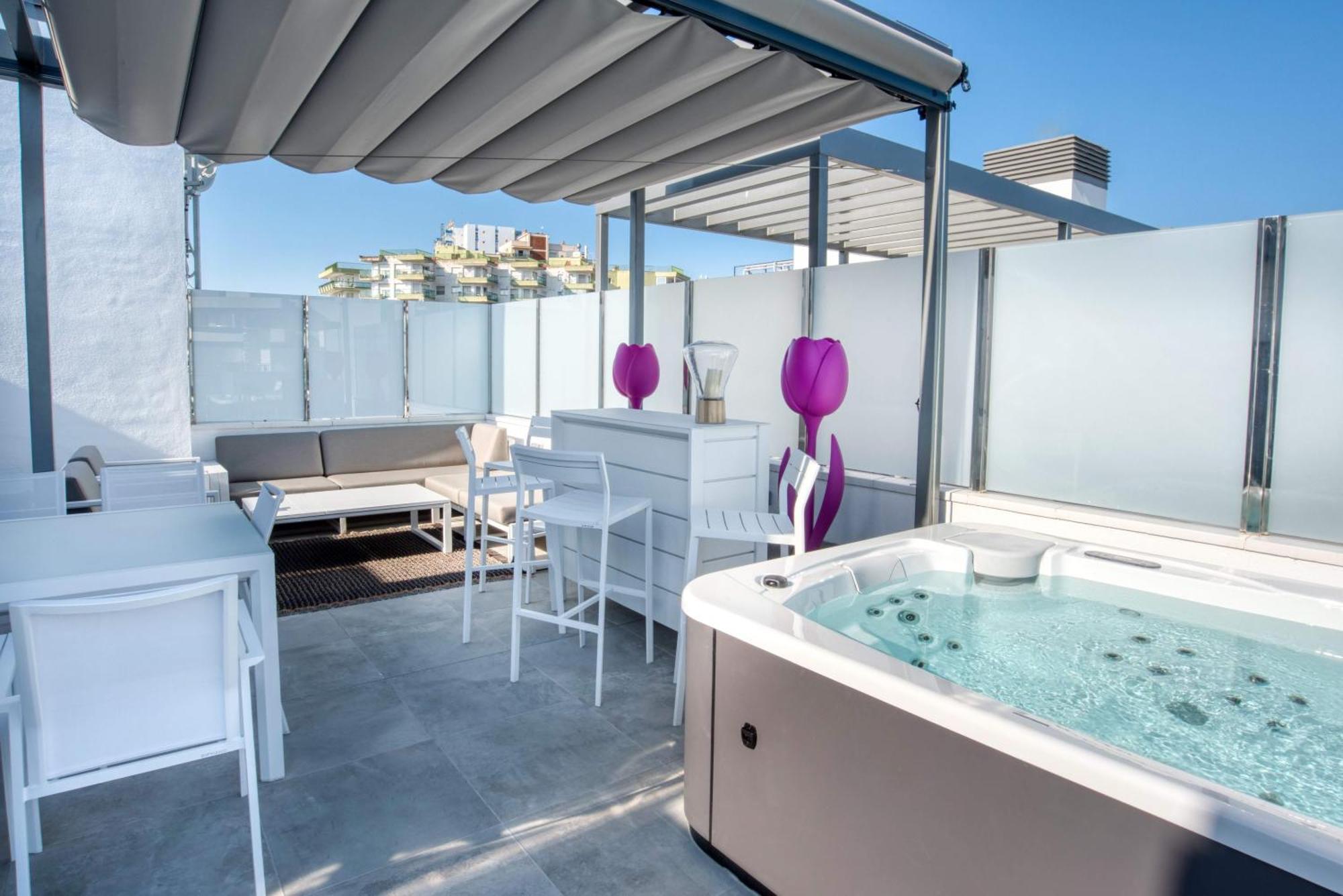Апартаменты Penthouse On The First Line Платья-де-Аро Экстерьер фото